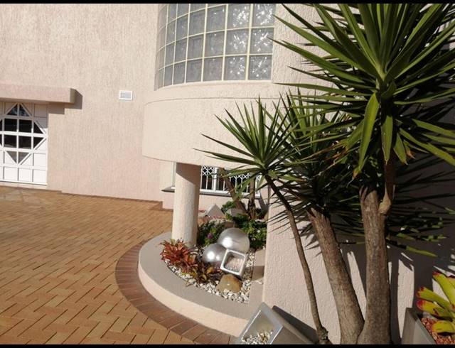 5 BEDROOM HOUSE FOR SALE IN OSLO BEACH